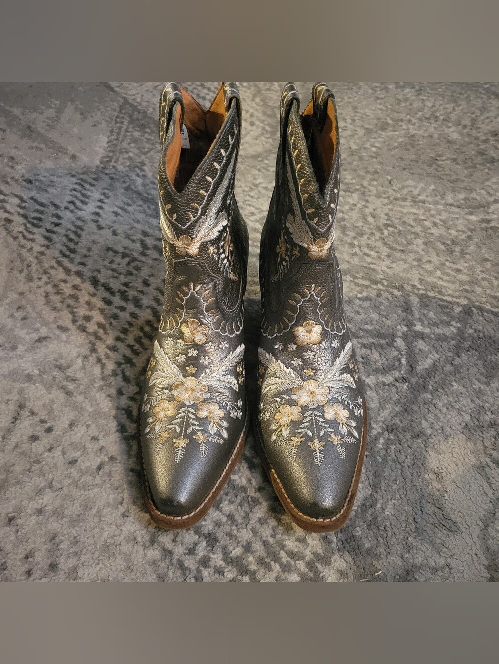 Dingo Primrose booties in pewter Size 9 - Picture 5 of 15